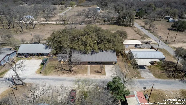 36 Pecan Dr Leakey, TX 78873